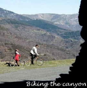 Descente de la vallée de la Borne à vélo jusque Pied de Borne en Lozère