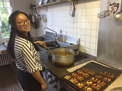 Xiaoujun Zhang’s internship at L’Etoile Guest House in France, originating from China 1