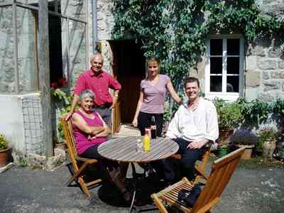 Bistro sur la place du village tenu par Josette et Alain