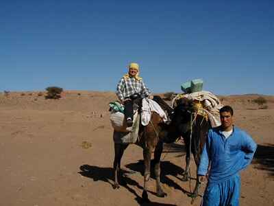 10 Echange avec l'hôtel Zagour, vallée de Draa, Zagora, Maroc