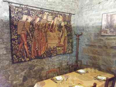 Tappeto antico e ristorante ai Vans