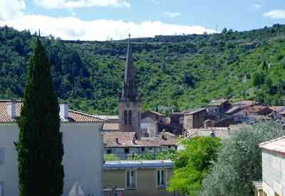 La chiesa e la piccola città dei Vans