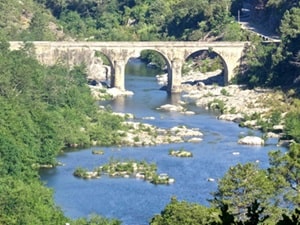 Escursione a piedi in circuito di 22,5 km partendo da Les Vans in Ardèche 2