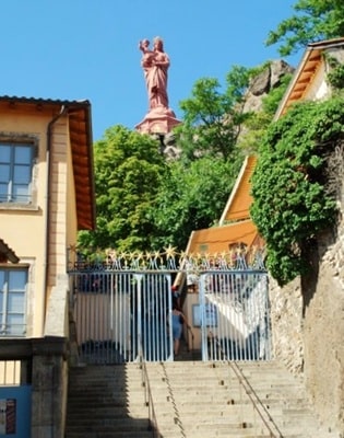 Rocher Corneille et Statue Notre-Dame de France